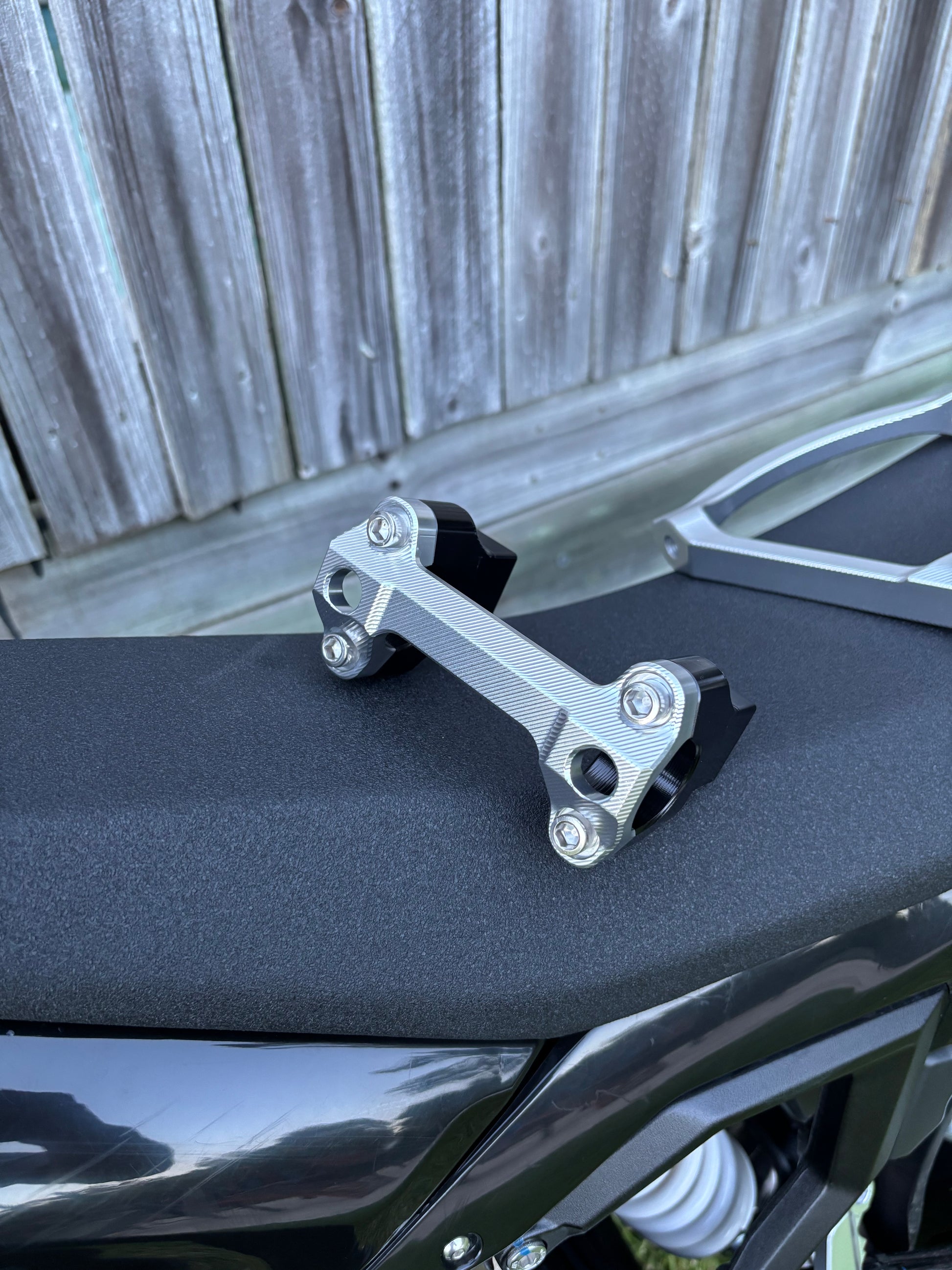 Ultra bee bar mount